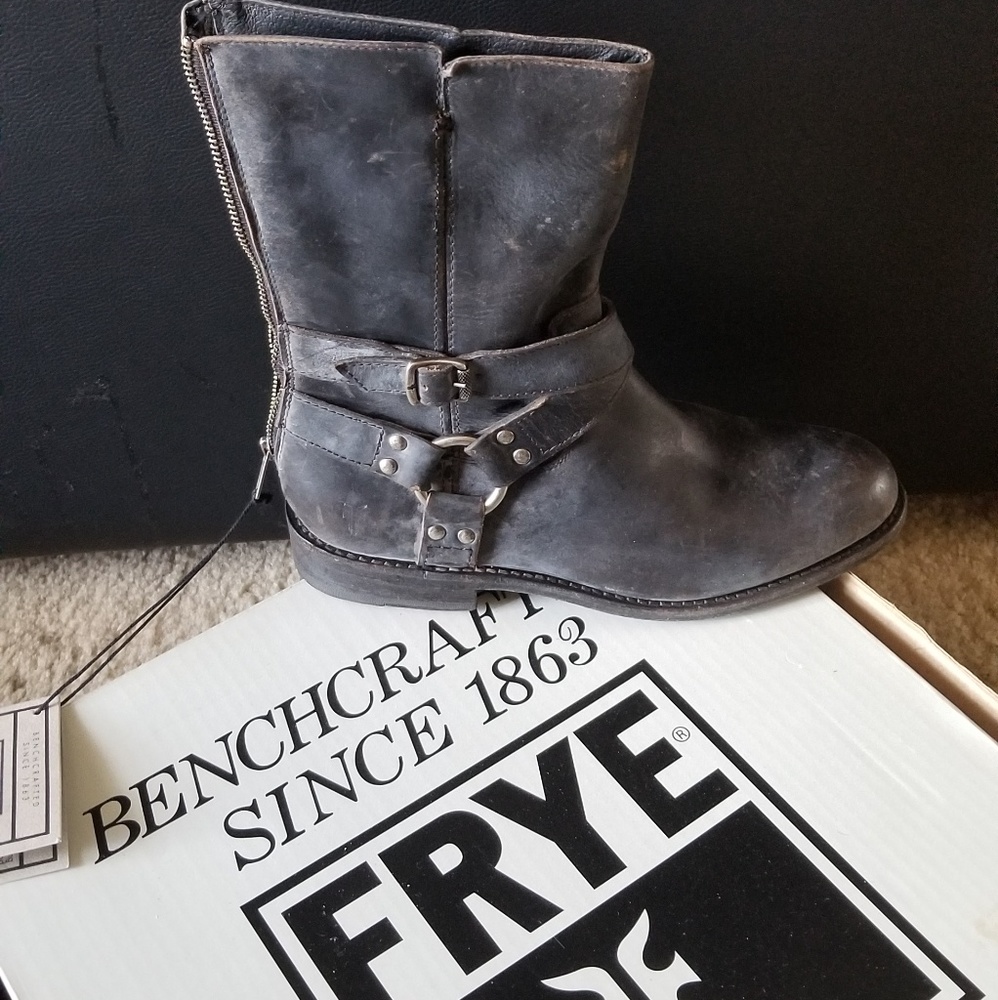 Boot - Picture 2 of 7